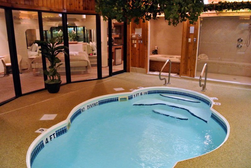 Michigan Coupons Sybaris Pool Suites